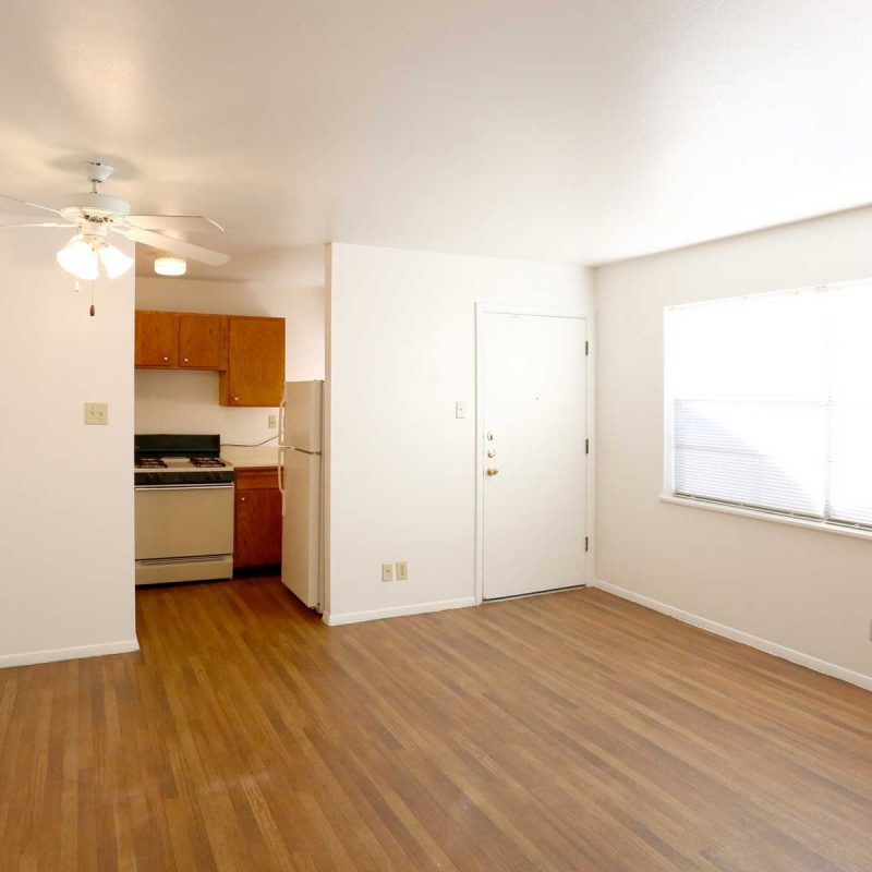 transmountain---free-utilities-el-paso-tx-two-bedroom-livingroom-2